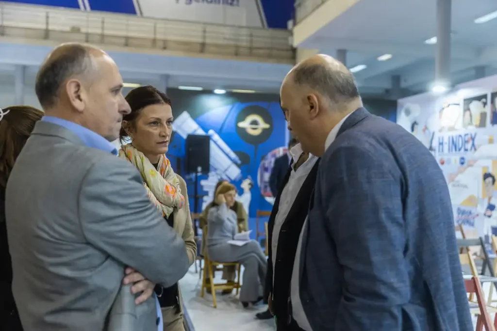 Фондација „За српски народ и државу“ представила нови број часописа „Напредак“ на Међународном сајму књига 2025. 5 Medjunarodni sajam2025 Napredak 5