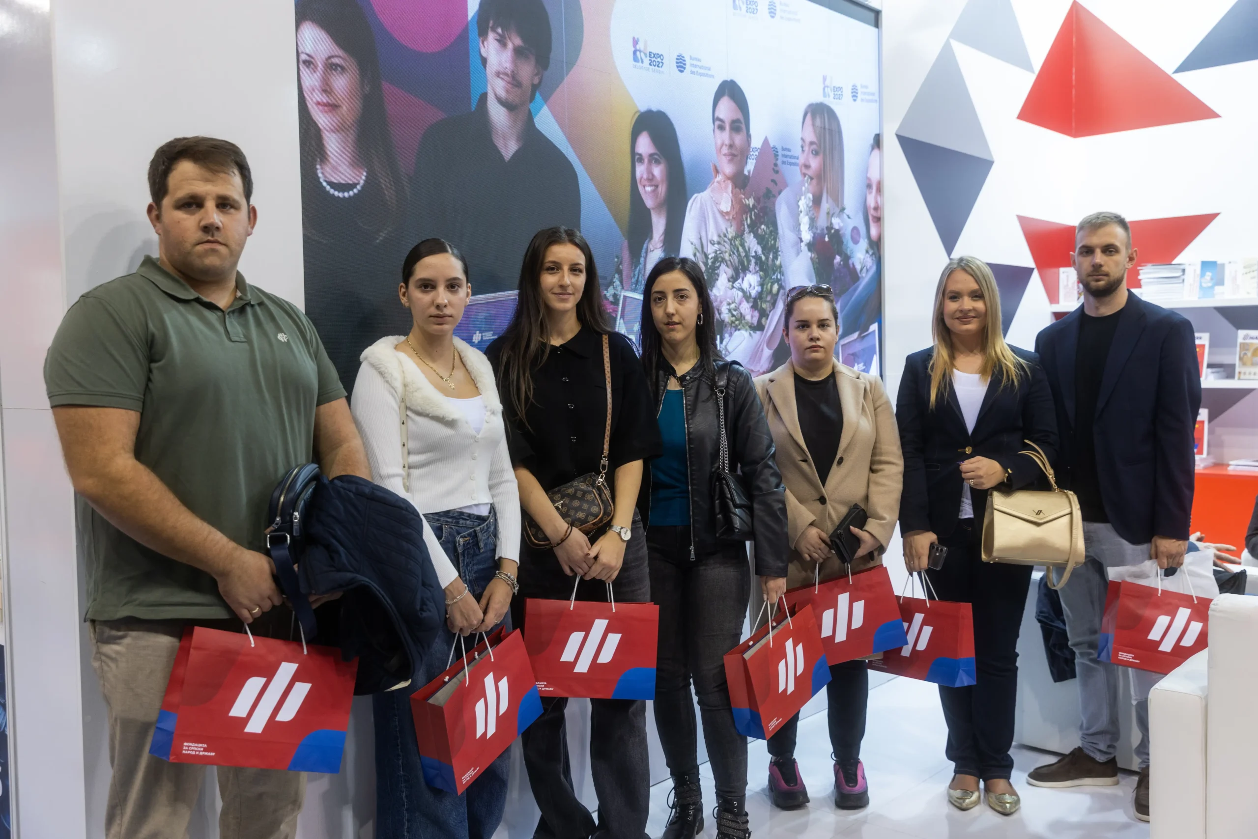 Mladi Istrazivaci Na Standu Fondacije