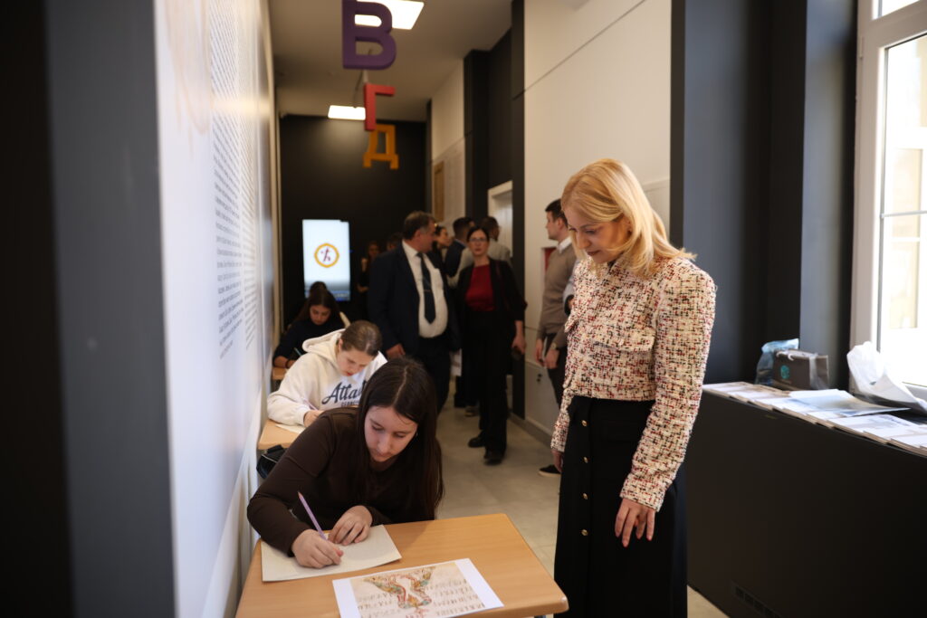 798830FB B34C 4369 8257 FA4D15214563 2