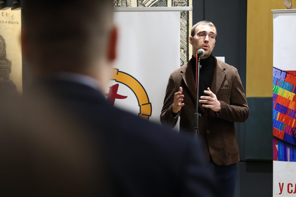 7C852FB7 26F4 43DF A281 D4FDB2F1D5D2 2