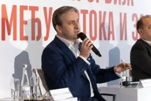 Sretenje Serbia between east and west: Cultural Identity as a Strategic Framework 10 ENTR0700